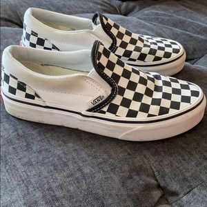 Checkered Vans :🖤🤍